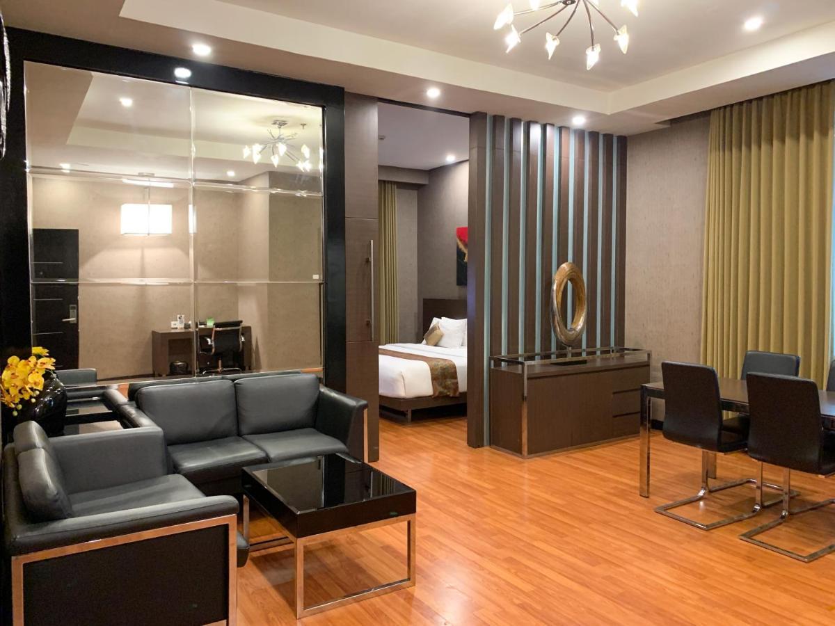 Savana Hotel & Convention Malang Exterior photo