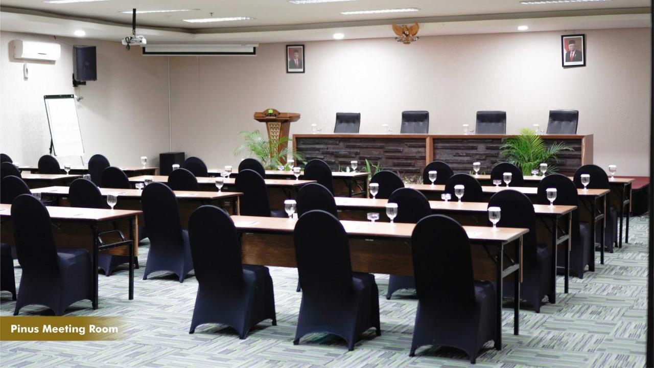 Savana Hotel & Convention Malang Exterior photo