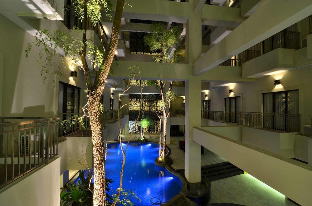 Savana Hotel & Convention Malang Exterior photo